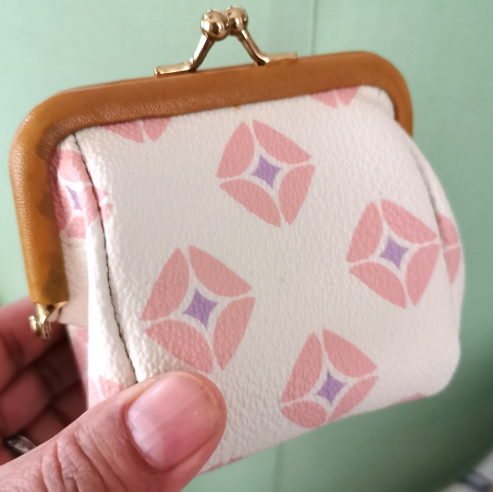 Fossil coin purse vintage RARE white, Pink, Light Brown